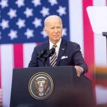 J. Bideno kalbos Vilniuje analizė ir atgarsiai: kas liko tarp eilučių?