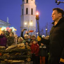 Gedimino prospekte suliepsnojo šešiolika Valstybės atkūrimo dienai skirtų laužų