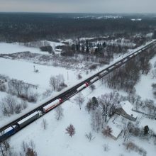 Prie Ukrainos sienų eilėse laukia apie 4 tūkst. vilkikų, norinčių įvažiuoti į šalį