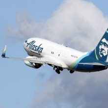 Pilotas apkaltintas pasikėsinimu nužudyti 80 lėktuvo keleivių: per skrydį bandė išjungti variklius