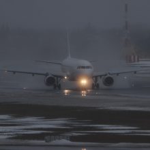 Vilniaus oro uostas atnaujino veiklą po orlaivio incidento ant kilimo-tūpimo tako