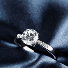 Viešbutyje dingęs brangus deimantinis žiedas rastas siurblio dulkių maišelyje