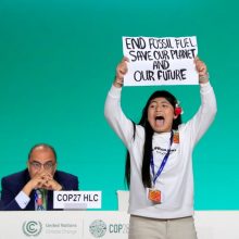 COP28 susitarimo projekte raginama mažinti iškastinio kuro gavybą ir vartojimą