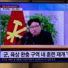 Žiniasklaida: Kim Jong Unas prižiūrėjo sparnuotųjų raketų paleidimą iš povandeninio laivo