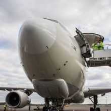 Lėktuvas nuslydo nuo tūpimo tako Vilniaus oro uoste: jį teko laikinai uždaryti