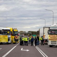 Protestas prieš nesąžiningą konkurenciją: Lenkijos sunkvežimių vairuotojai blokuoja Ukrainos pasienį