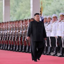 Paryžius: Kim Jong Uno vizitas į Rusiją rodo Maskvos izoliaciją