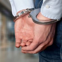Akmenės rajone vyras įtariamas dviejų moterų išžaginimu