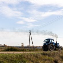 Alytaus rajone neblaivi vairuotoja kliudė dar girtesnį traktorininką