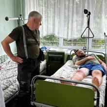 Misija: lietuviai ligoninėse lankė nuo karo nukentėjusius ukrainiečius.