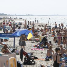 Srautai: nors ši vasara nebuvo itin karšta, buvo dienų, kada šimtai lankytojų šturmuodavo paplūdimius.