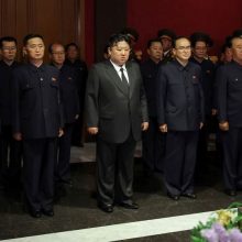 Kim Jong Unas pagerbė mirusį Šiaurės Korėjos propagandistą ir asmenybės kulto sumanytoją
