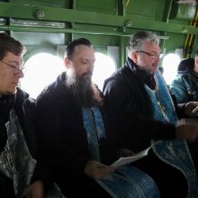 Skrajojantys rusų kunigai meldžia, kad potvyniai liautųsi