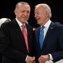 J. Bidenas Baltuosiuose rūmuose priims R. T. Erdoganą