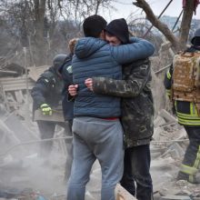 Ukrainoje per Rusijos masinę ataką žuvusių žmonių skaičius išaugo iki penkių