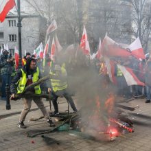 Varšuvoje protestuojantys ūkininkai susirėmė su policija