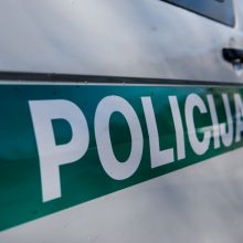 Vilniuje teisės vairuoti neturinti moteris sukėlė avariją: per ją nukentėjo penkiolikmetė keleivė