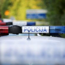 Panevėžio rajone automobilis nulėkė į griovį: neblaivus vairuotojas išvežtas į ligoninę