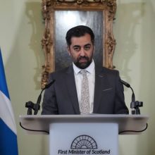 Škotijos pirmasis ministras atsistatydina