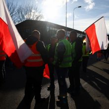 Ukrainos premjeras: Lenkijos ūkininkų blokada netrukdo pristatyti ginklų į Kyjivą