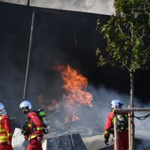 Viename didžiausių pasaulyje šviežių produktų turgų Paryžiuje kilo didžiulis gaisras