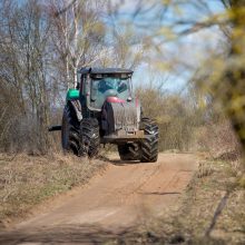 Traktorių vairavusiam vyrui nustatytas daugiau nei 3 promilių girtumas