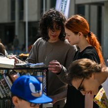 Kelionė po literatūros galaktikas: Kaune vyko „Aklas pasimatymas su knyga“