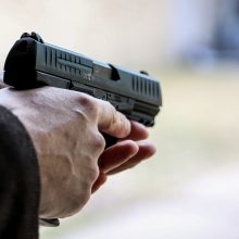 Vilniuje grasindamas į ginklą panašiu daiktu vyras bandė apiplėšti parduotuvę