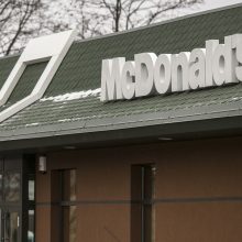 „McDonalds“ dalins nemokamus mėsainius: internautai prognozuoja spūstis