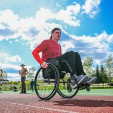 Važiuodamas galiniais vežimėlio neįgaliesiems ratais įveikė 10 km ir pelnė Lietuvos rekordą