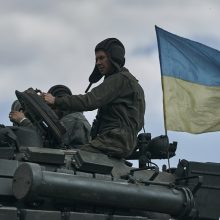 Ukrainos kariai džiaugiasi: tai – pirmoji puolimo sėkmė
