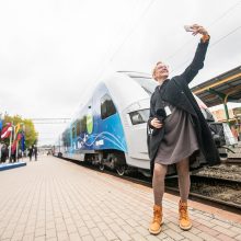 Kauno geležinkelio stotyje susitiko iš Lisabonos ir Talino atvykę traukiniai