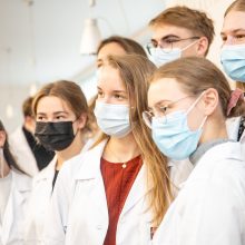 Medicinos pirmakursių priesaiką lydėjo jaudulys ir susikaupimas