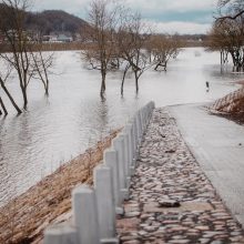 Nemunas lipa iš krantų: užlieta Santaka, vanduo pakilęs ir kitose vietose