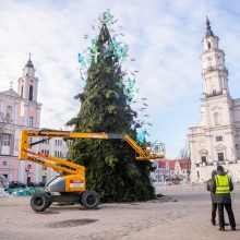 Kaunas atsisveikina su drugeliais puošta kalėdine egle