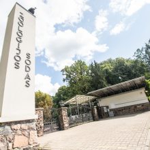 Lietuvos zoologijos sode karaliauja statybų technika: buvę gyvūnų namai virsta griuvėsiais