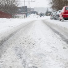 Vairuotojų kantrybę bando slidžios Kauno gatvės 