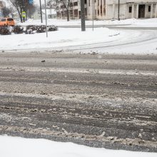 Vairuotojų kantrybę bando slidžios Kauno gatvės 