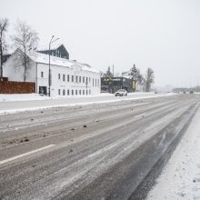 Vairuotojų kantrybę bando slidžios Kauno gatvės 