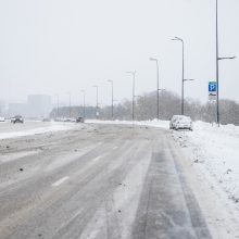 Vairuotojų kantrybę bando slidžios Kauno gatvės 