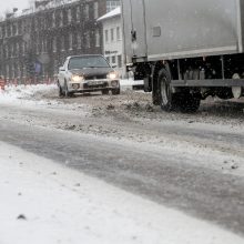 Vairuotojų kantrybę bando slidžios Kauno gatvės 