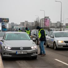 Naujuosius pasitikime namie: policijos postai keliuose, judėjimą mieste stebės ir dronai