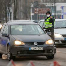 Naujuosius pasitikime namie: policijos postai keliuose, judėjimą mieste stebės ir dronai