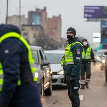 Naujuosius pasitikime namie: policijos postai keliuose, judėjimą mieste stebės ir dronai