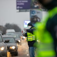 Naujuosius pasitikime namie: policijos postai keliuose, judėjimą mieste stebės ir dronai