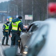 Naujuosius pasitikime namie: policijos postai keliuose, judėjimą mieste stebės ir dronai