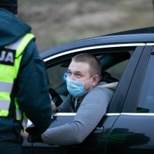 Naujuosius pasitikime namie: policijos postai keliuose, judėjimą mieste stebės ir dronai