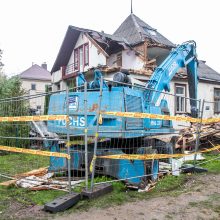 Trūko kantrybė: kauniečiai stoja mūru dėl toliau griaunamo namo Žaliakalnyje