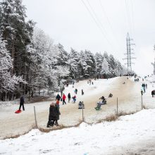 Karantininis žiemos savaitgalis: pareigūnai pramogautojus stebės ne tik Kleboniškyje
