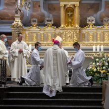 Dėl pandemijos K. Kėvalui arkivyskupo ženklas įteiktas ne Romoje, o Kaune